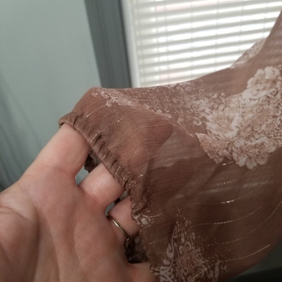 ✨ Maurices Plus Sheer Gold Striped Blouse - Picture 3 of 7